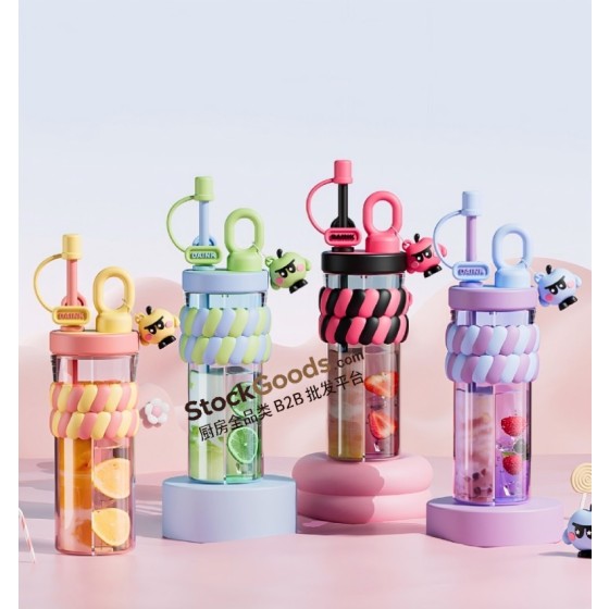 720ml Two‑Tone Braided Wristband Straw Cup with Cartoon Pendant & Portable Carry Loop, 4 Colors Available